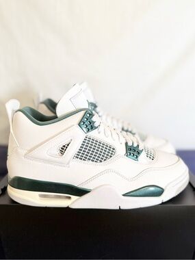 AUTHENTIC Jordan 4 Retro Oxidized Green size 8.5 FQ8138-103 2023 VNDS